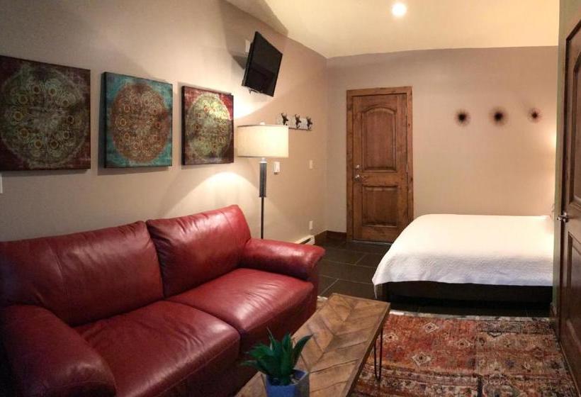 هتل Torchlight Inn