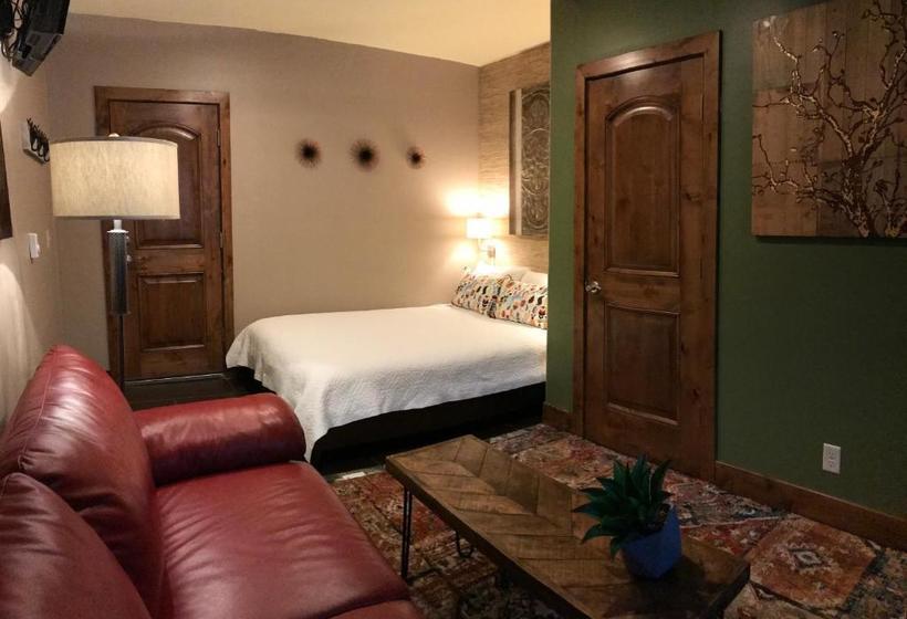 هتل Torchlight Inn