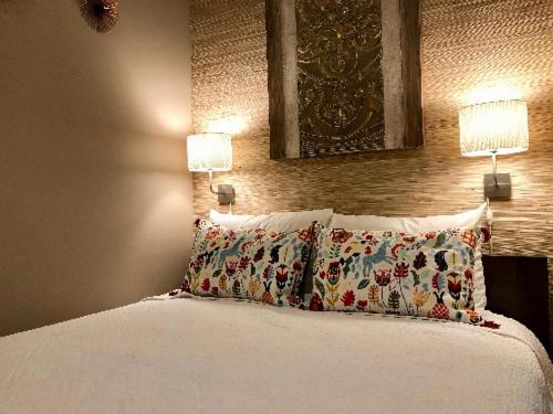 هتل Torchlight Inn