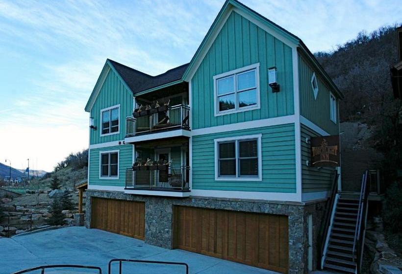 هتل Torchlight Inn