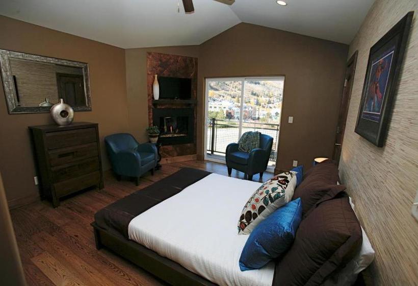 هتل Torchlight Inn