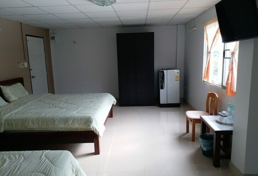 New Wanchai Hotel Pakchong