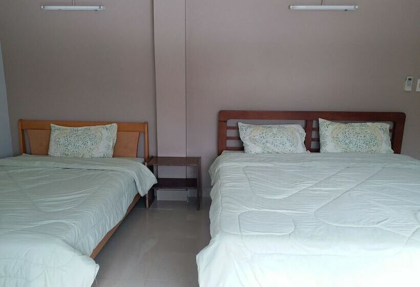 New Wanchai Hotel Pakchong