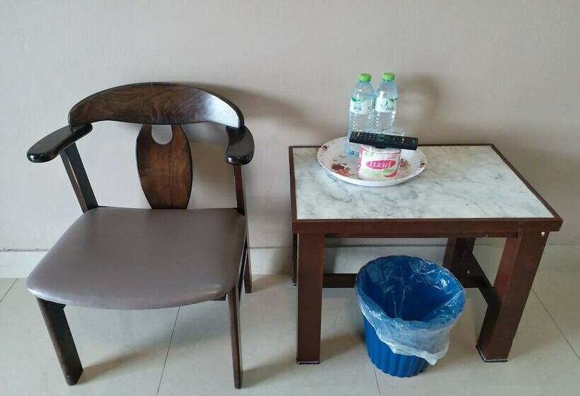 New Wanchai Hotel Pakchong