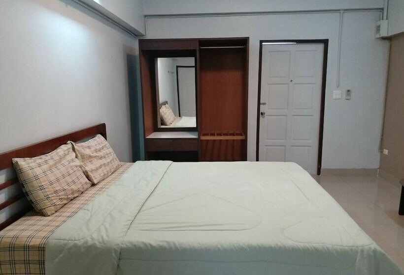 New Wanchai Hotel Pakchong