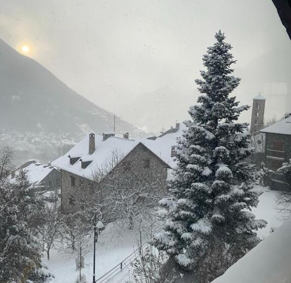 تختخواب و صبحانه El Xalet De Taüll Hotel Rural