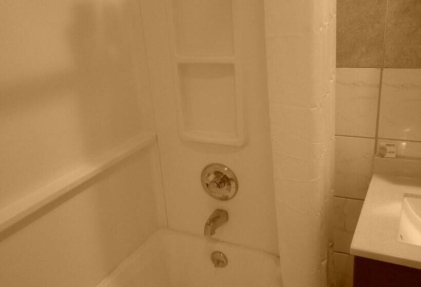 Отель Economy Inn Tonawanda