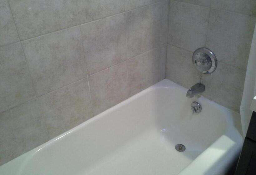 Отель Economy Inn Tonawanda