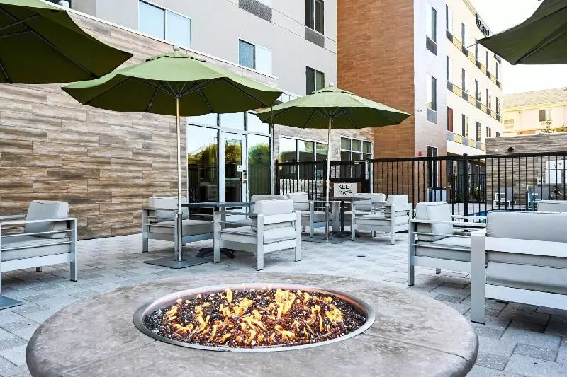 هتل Fairfield Inn & Suites Ontario Rancho Cucamonga