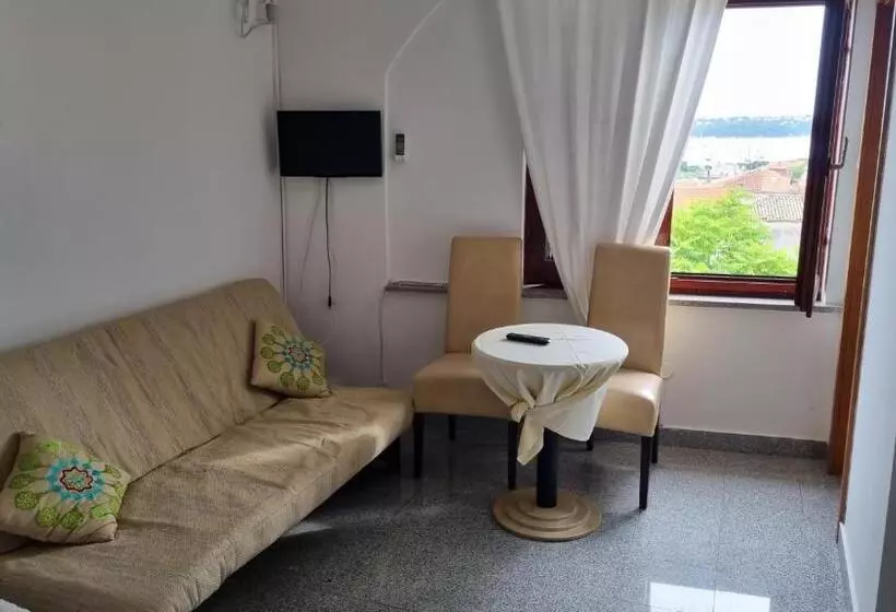 ホテル Rooms Laura