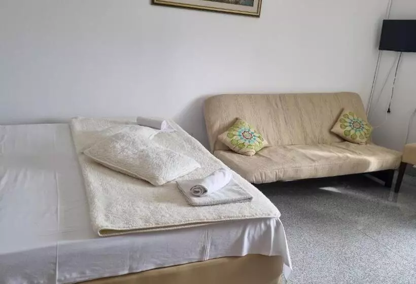 ホテル Rooms Laura