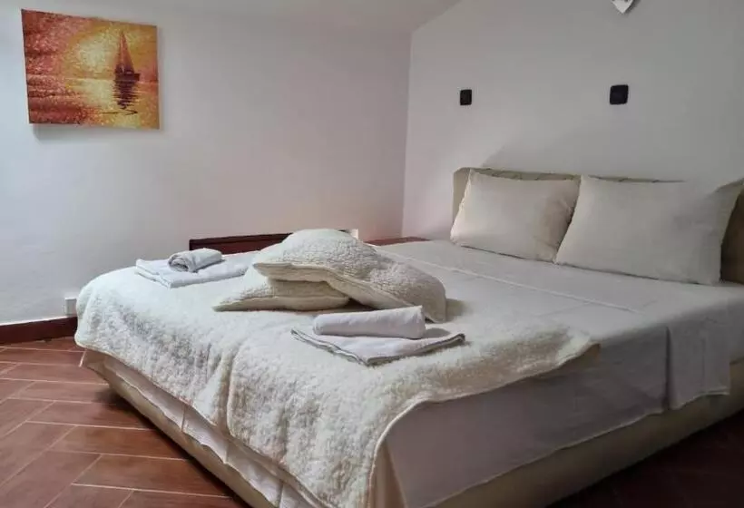 ホテル Rooms Laura