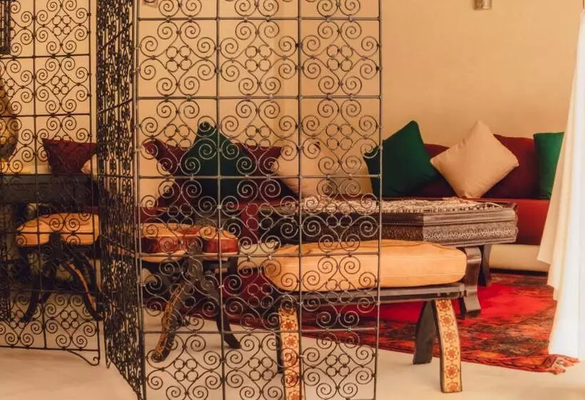 تختخواب و صبحانه Riad Golf Stinia