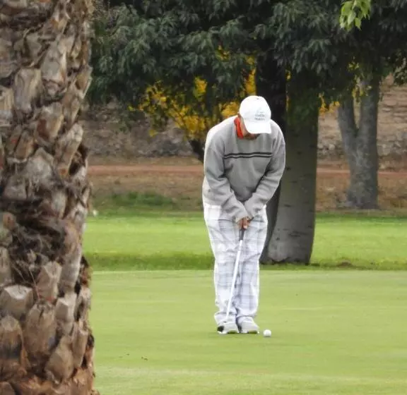 تختخواب و صبحانه Riad Golf Stinia