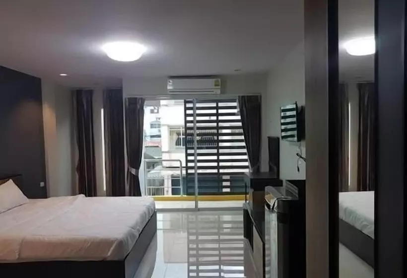 هتل Supachai Inn