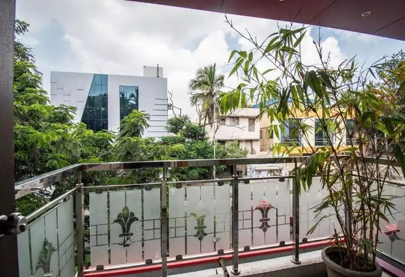 ホテル Fab Nk Courtyard
