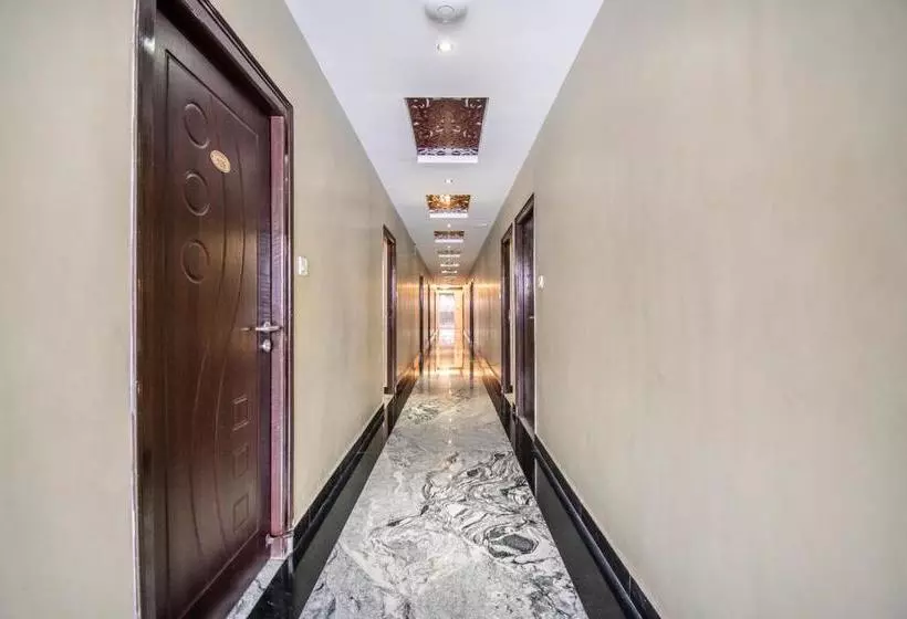 ホテル Fab Nk Courtyard