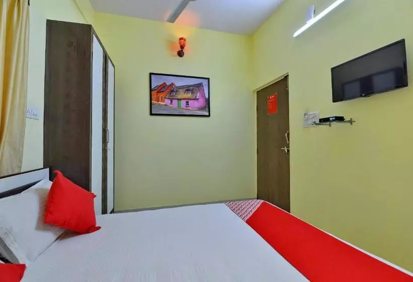ホテル Krishna Inn