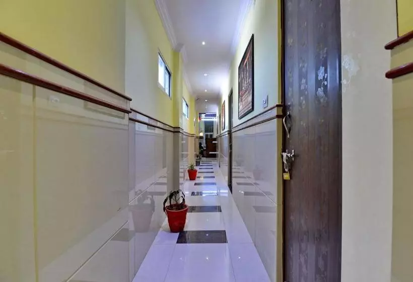 ホテル Krishna Inn