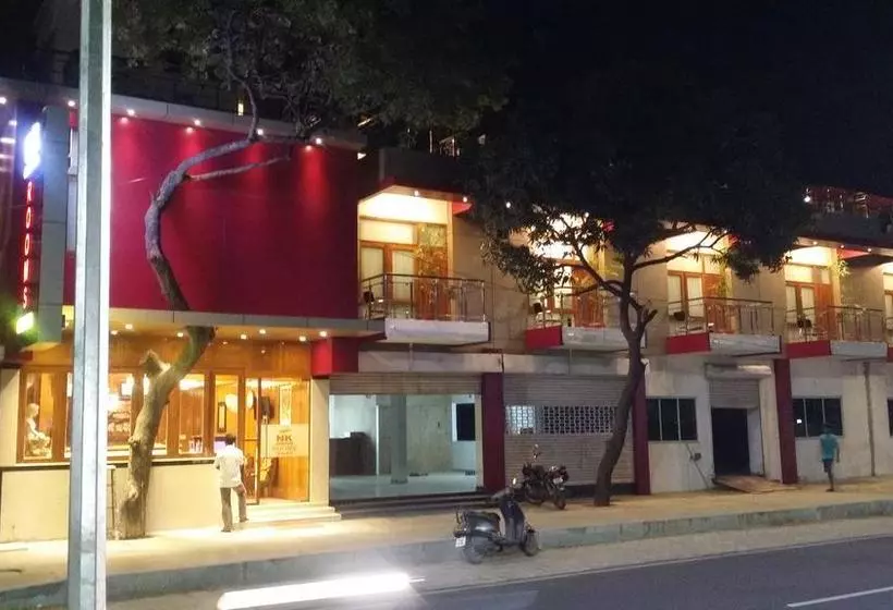 ホテル Fab Nk Courtyard