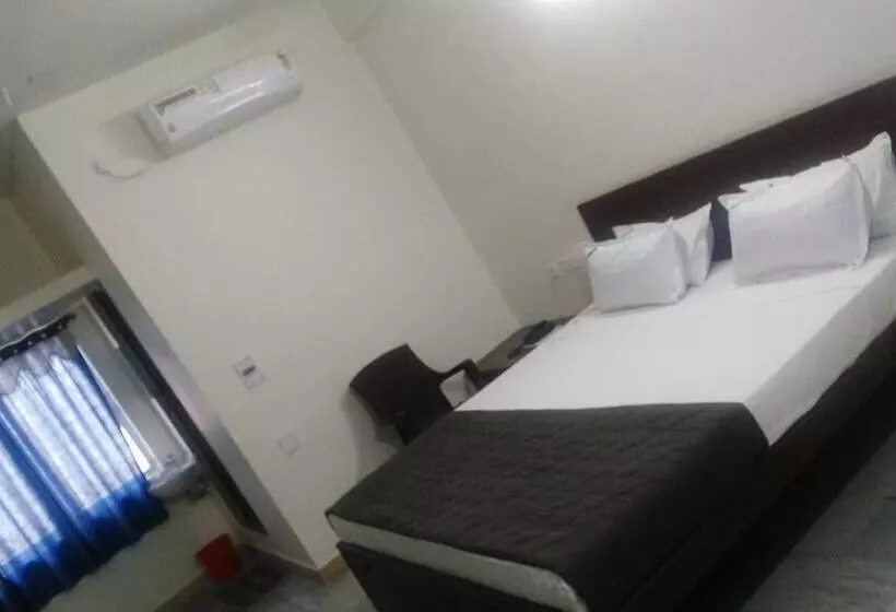 Hotelli Paradise Inn