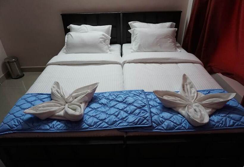 هتل Solitaire Service Apartments