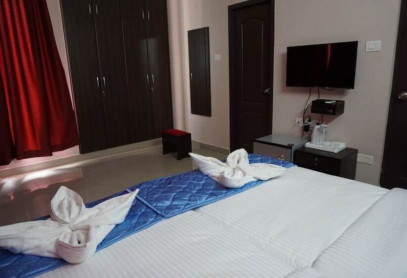 هتل Solitaire Service Apartments