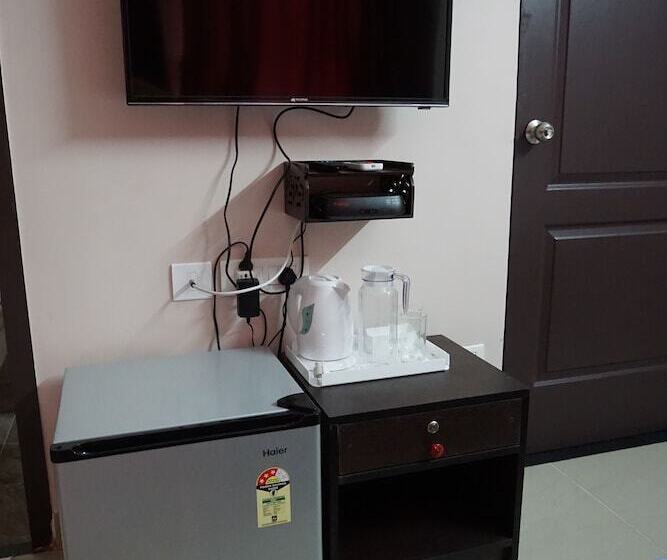 هتل Solitaire Service Apartments