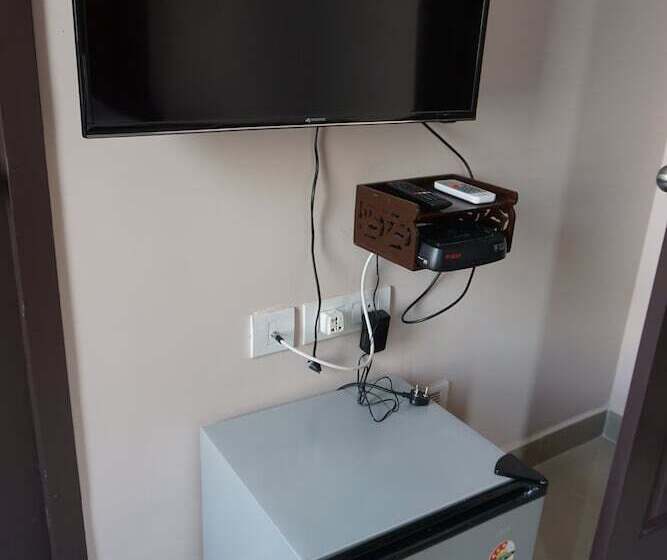 هتل Solitaire Service Apartments