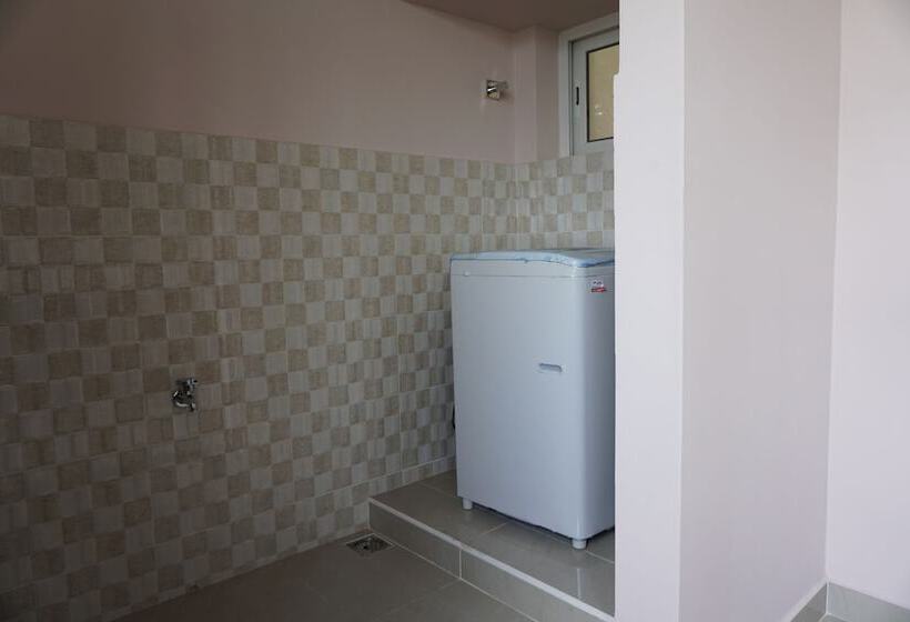 هتل Solitaire Service Apartments