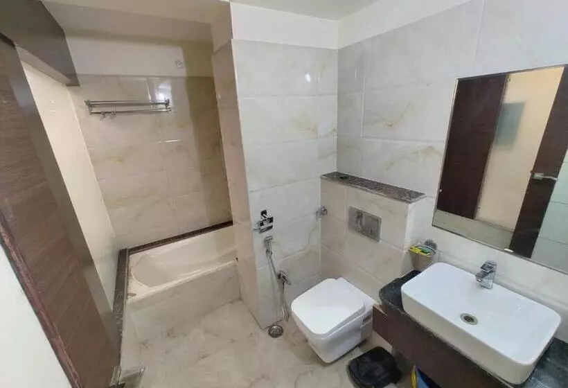 Lijoy Hotel & Restra