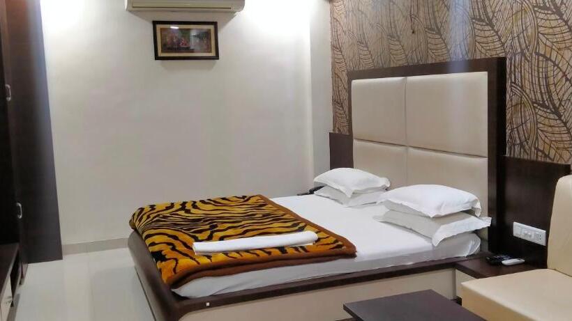 Lijoy Hotel & Restra