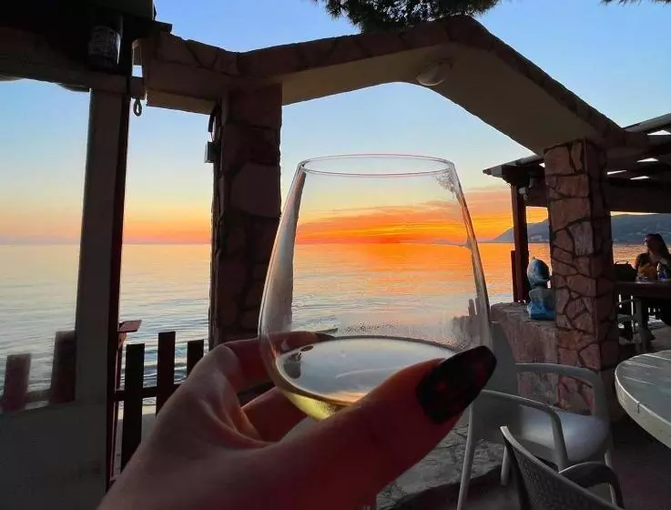 Molla Hotel Restorant