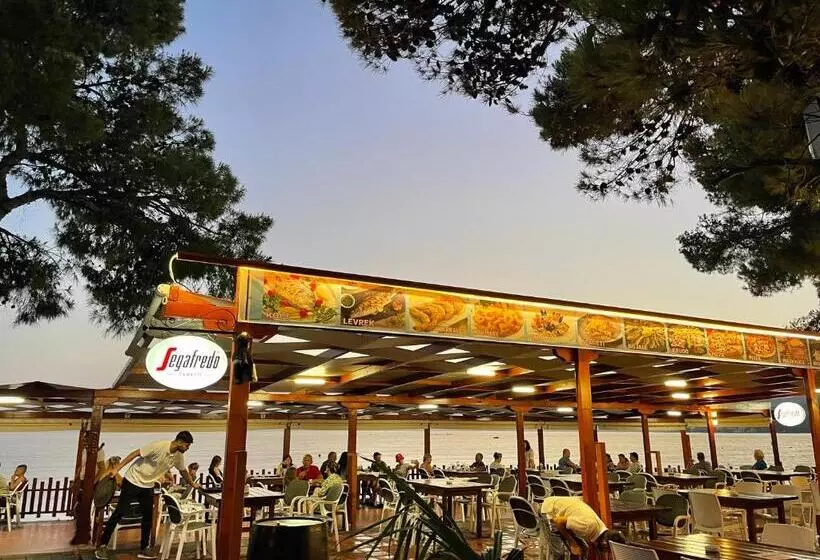 Molla Hotel Restorant