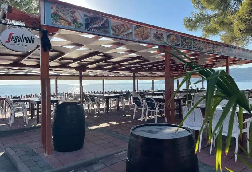 Molla Hotel Restorant