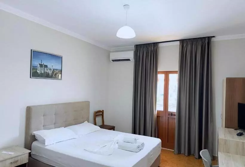 Molla Hotel Restorant