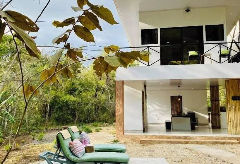 Aamiaismajoitus (B&B) Antema Lodge Secteur Tamarindo, Piscine, Yoga, Gym, Jungle Et Paix
