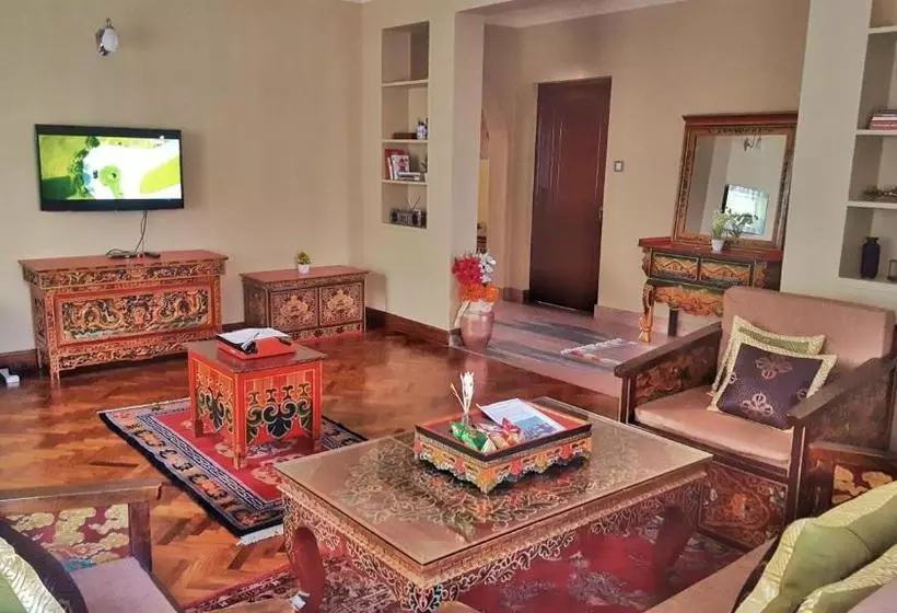 تختخواب و صبحانه Karma Suites