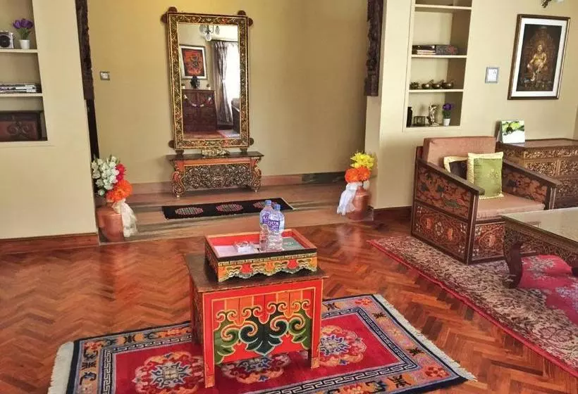 تختخواب و صبحانه Karma Suites