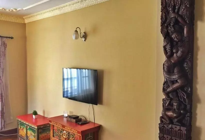 تختخواب و صبحانه Karma Suites