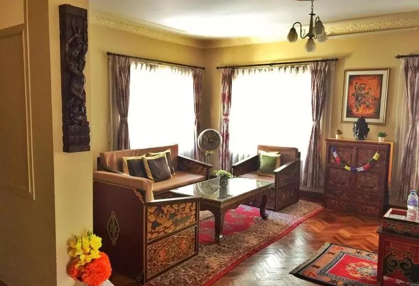 تختخواب و صبحانه Karma Suites