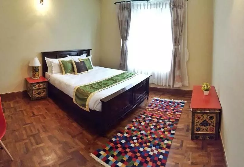 تختخواب و صبحانه Karma Suites