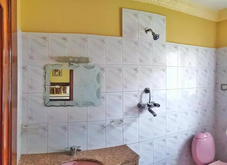 تختخواب و صبحانه Karma Suites