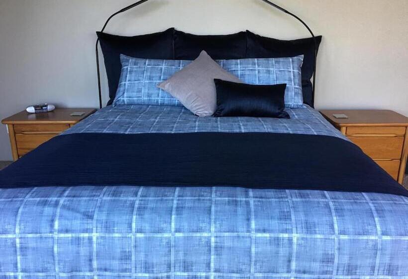 住宿加早餐  On The River