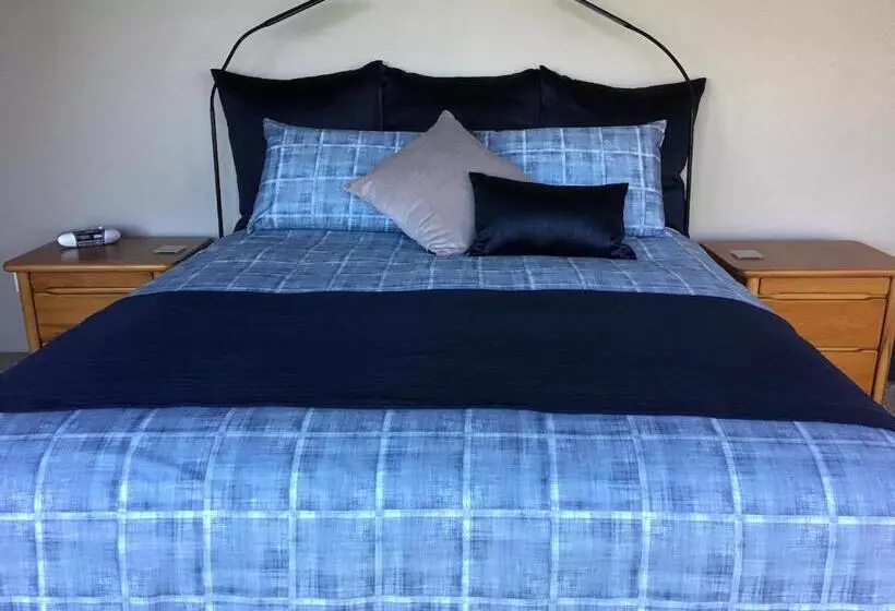 تختخواب و صبحانه On The River