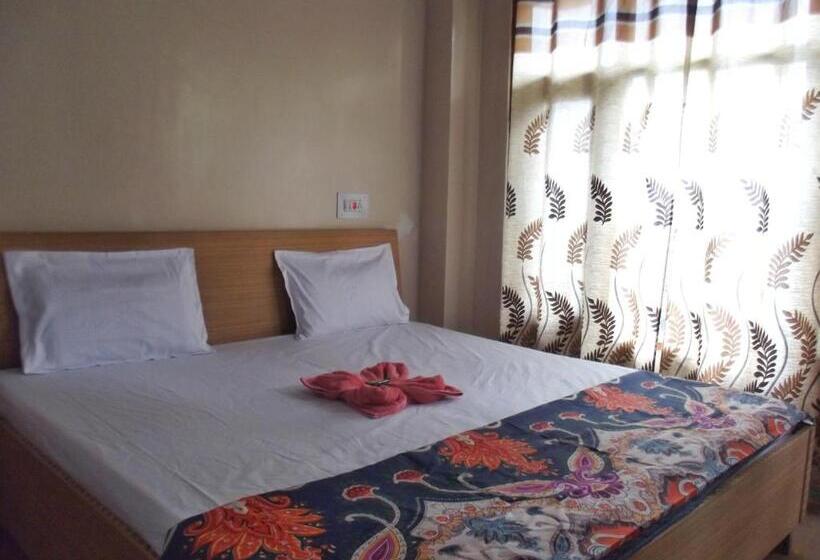 בית מלון כפרי Pines And Peaks