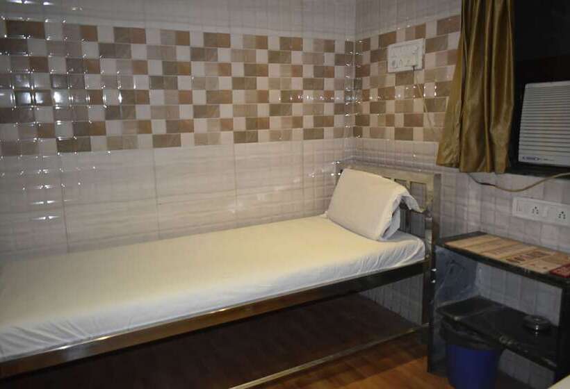 בית מלון כפרי Shadab Palace