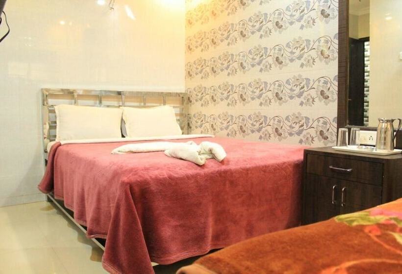 בית מלון כפרי Shadab Palace