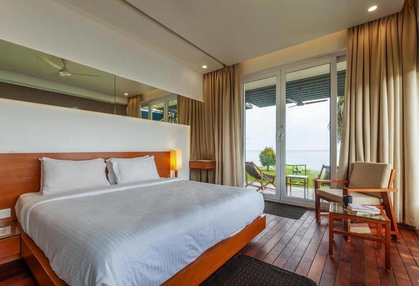 リゾートホテル Stayvista At The Rain   River Villa With Infinity Pool