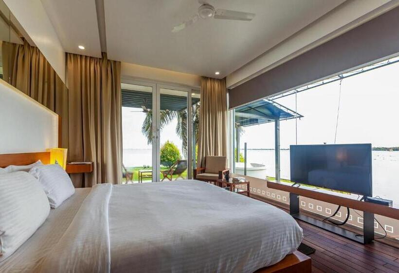 リゾートホテル Stayvista At The Rain   River Villa With Infinity Pool